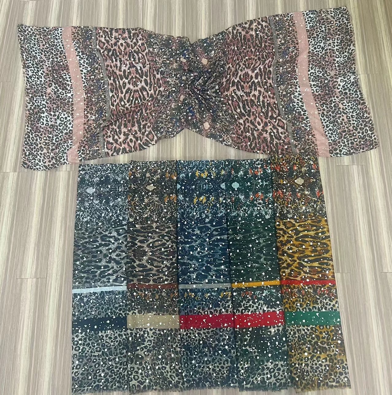New Scarf Shawl Hot Gold Hot Silver Scarf European Korean Fashion Explosion Scarf Shawl Shawl Headscarf Application Scenario