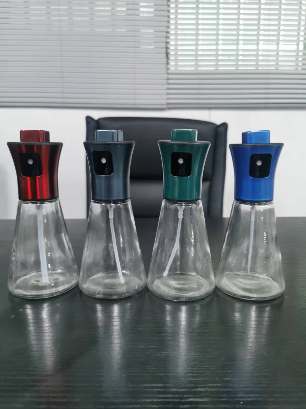Multi-color conical oil spray bottle clear spray glass oil spray can kitchen olive oil cooking oil pressurized spray grill oil can