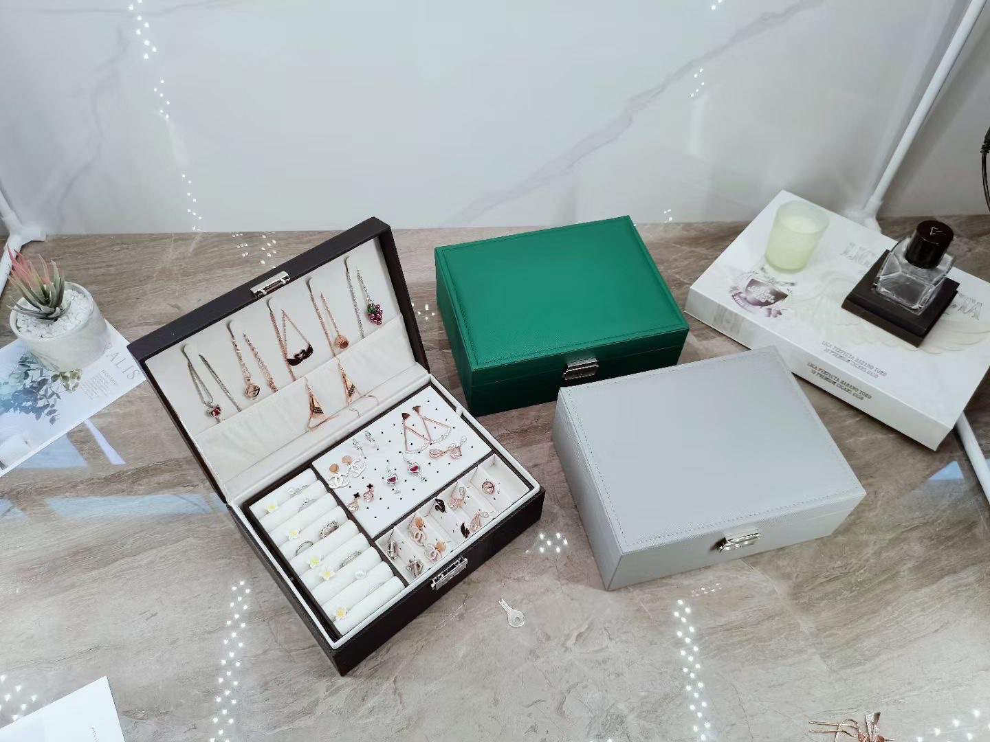 Weituo jewelry packaging display jewelry box Packaging box STORAGE box PU jewelry storage box thumbnail