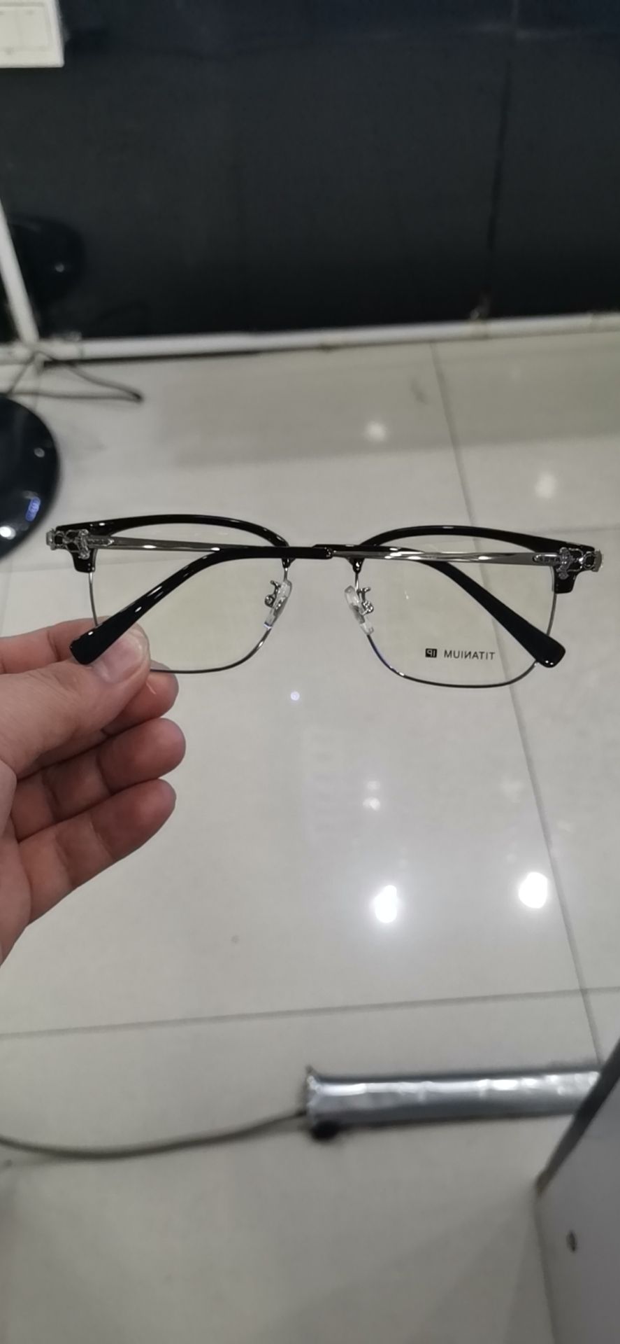 Near-Vision Frames, Flat Lenses, Eyebrow Frames details Picture