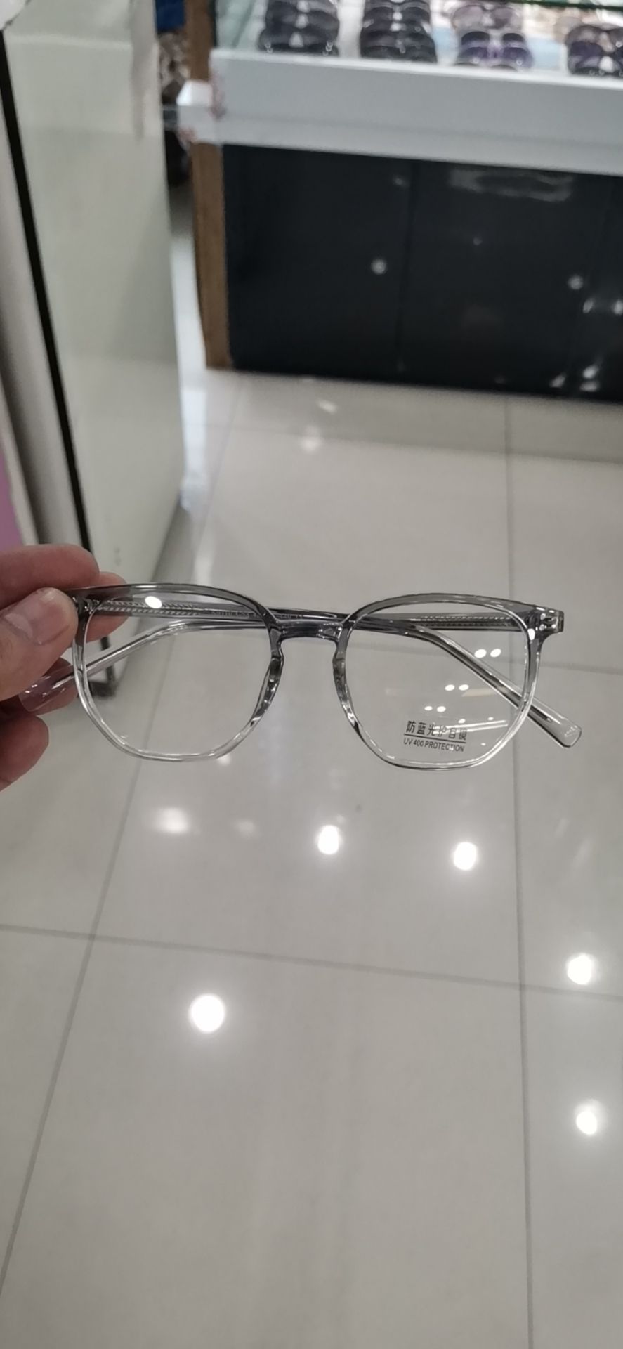 Myopic Glasses, Flat Lenses, full figure