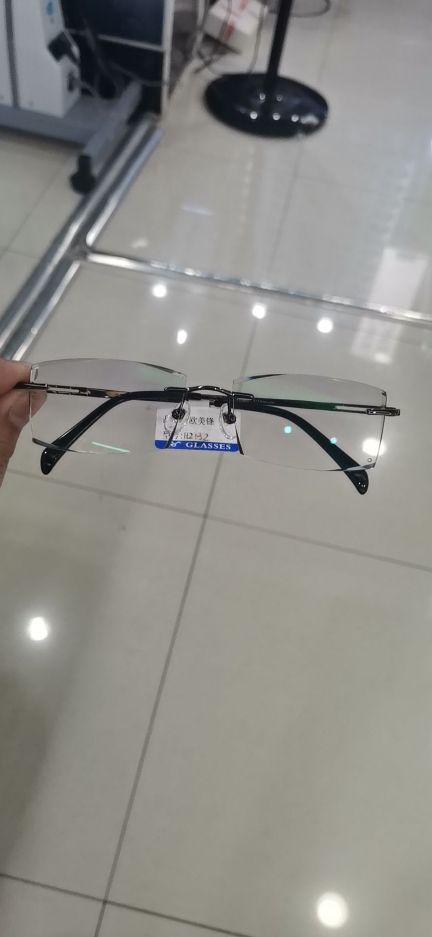 Rimless Glasses, Near-Sighted Glasses, Trimmed With Diamonds