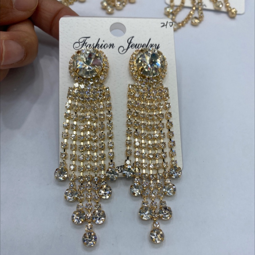 Louis: OuDI 2022 network explosion earrings, fashion, trend, avant-garde design concept, 2022025 new products