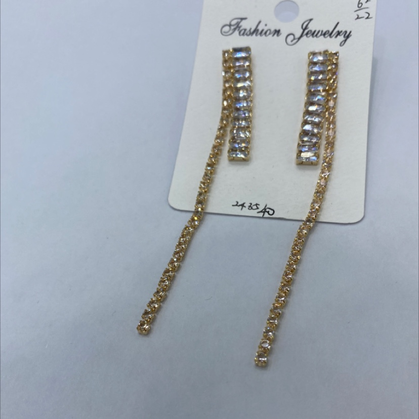Louis: OuDI 2022 network explosion earrings, fashion, trend, personality, Korean design style, best-selling Middle Eastern countries, 2022012 new earrings. thumbnail