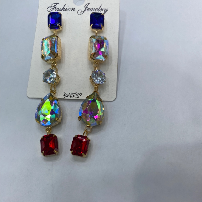 Louis: OuDI 2022 network explosion earrings, fashion, personality exaggerated design style, 2022021 new earrings.