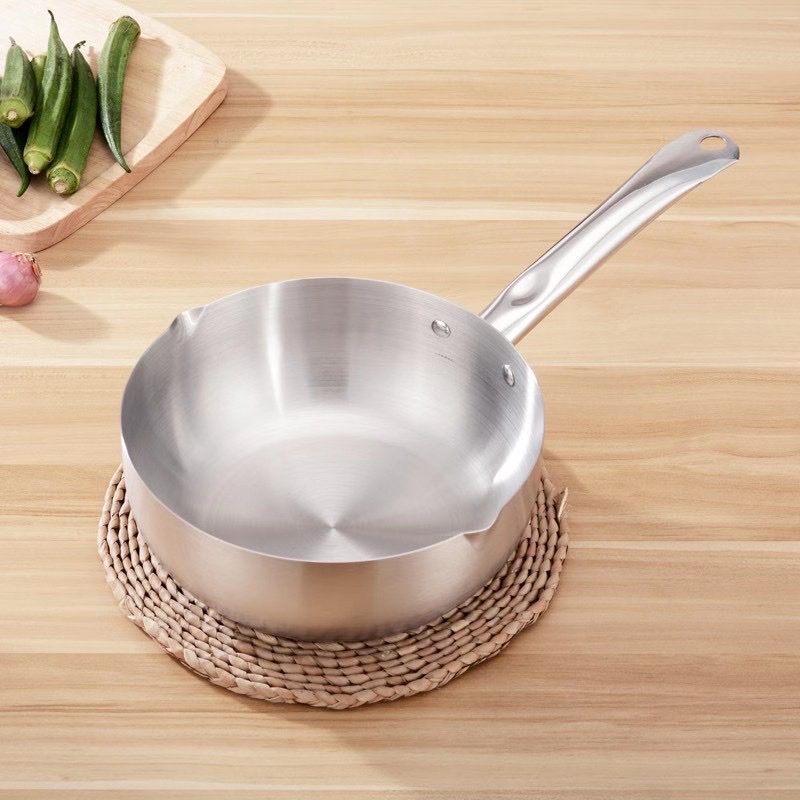 Japanese snow pan with steel handle