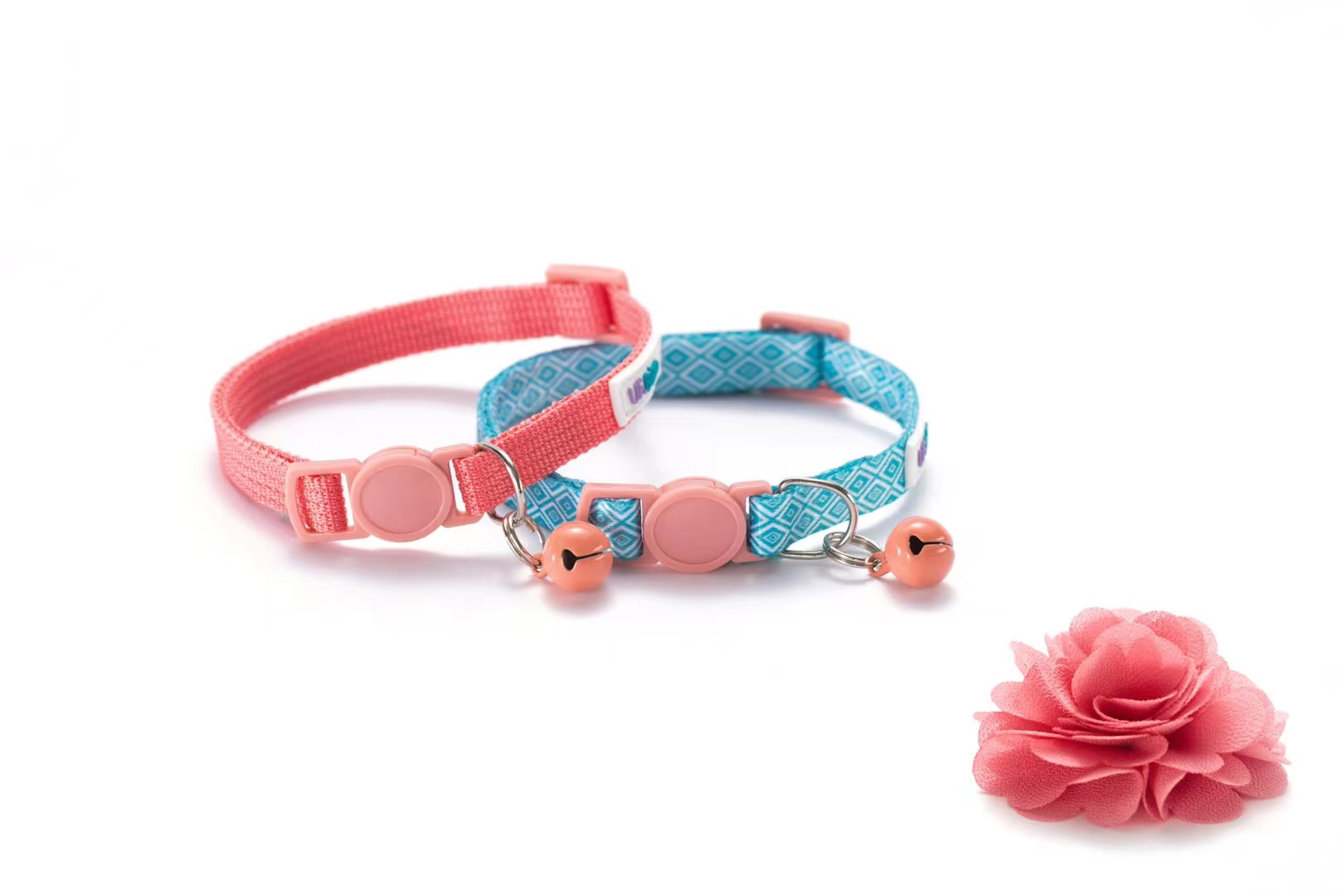 Perfect for cats and small dogs beautiful collars to decorate!!! And it's a two-piece package! Application Scenario