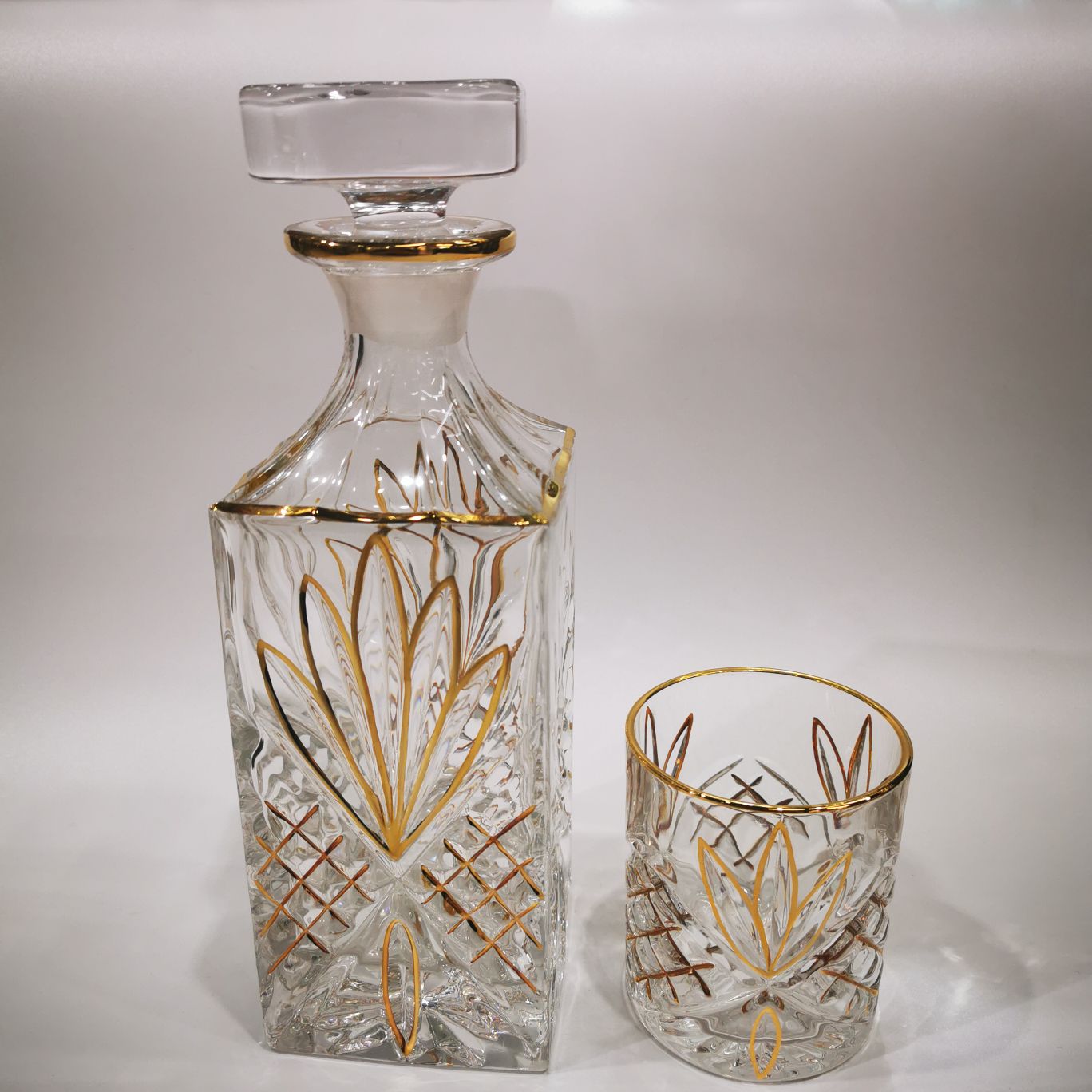 Glass bottle Glass bottle wine bottle set Whisky cup beverage cup gold rim cup high temperature tracing one bottle plus six cups home hotel super thumbnail