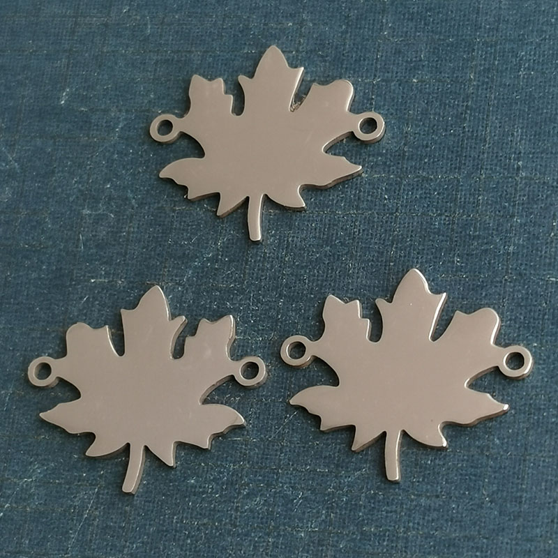 Bracelet accessories Pendant accessories Hip hop maple leaf big leaf personality trend Stainless steel men explosive personality fashion