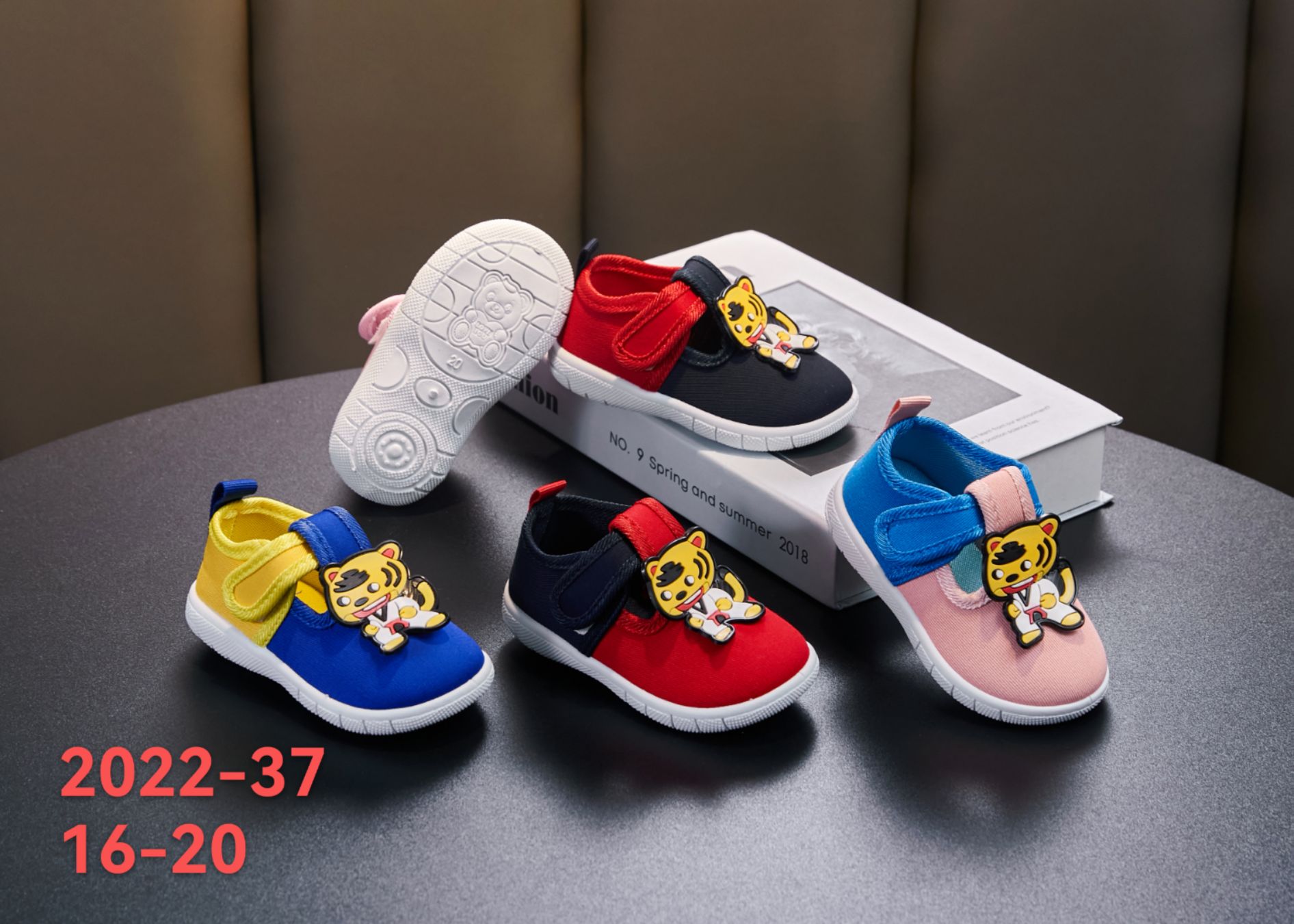 Baby print injection shoes cover figure