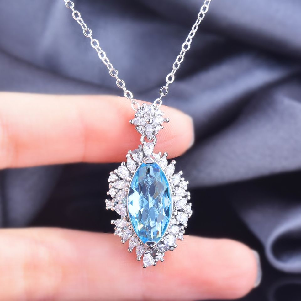 Luxury temperament fashion color treasure pendant imitation of high carbon sea blue horse eyes full of diamond group inset necklace