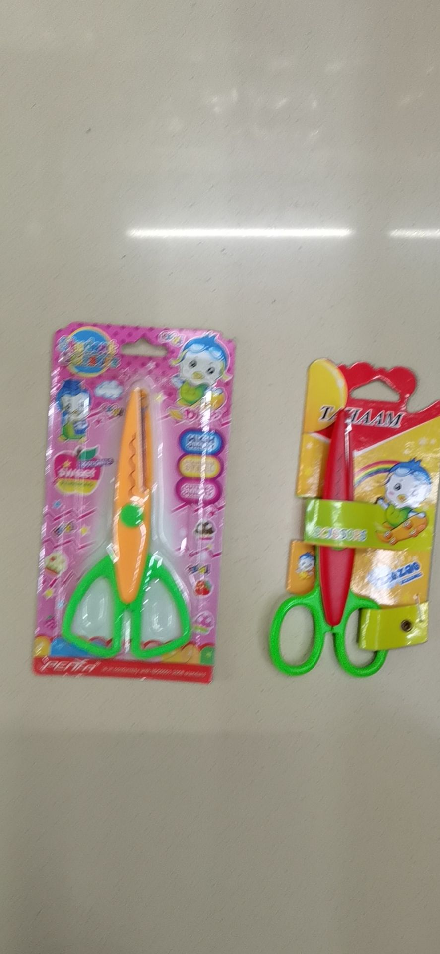 Utility knives, office supplies, general merchandise, office scissors, knives, office stationery knives, scissors tools, hardware tools, knives, measuring tools, knives Application Scenario