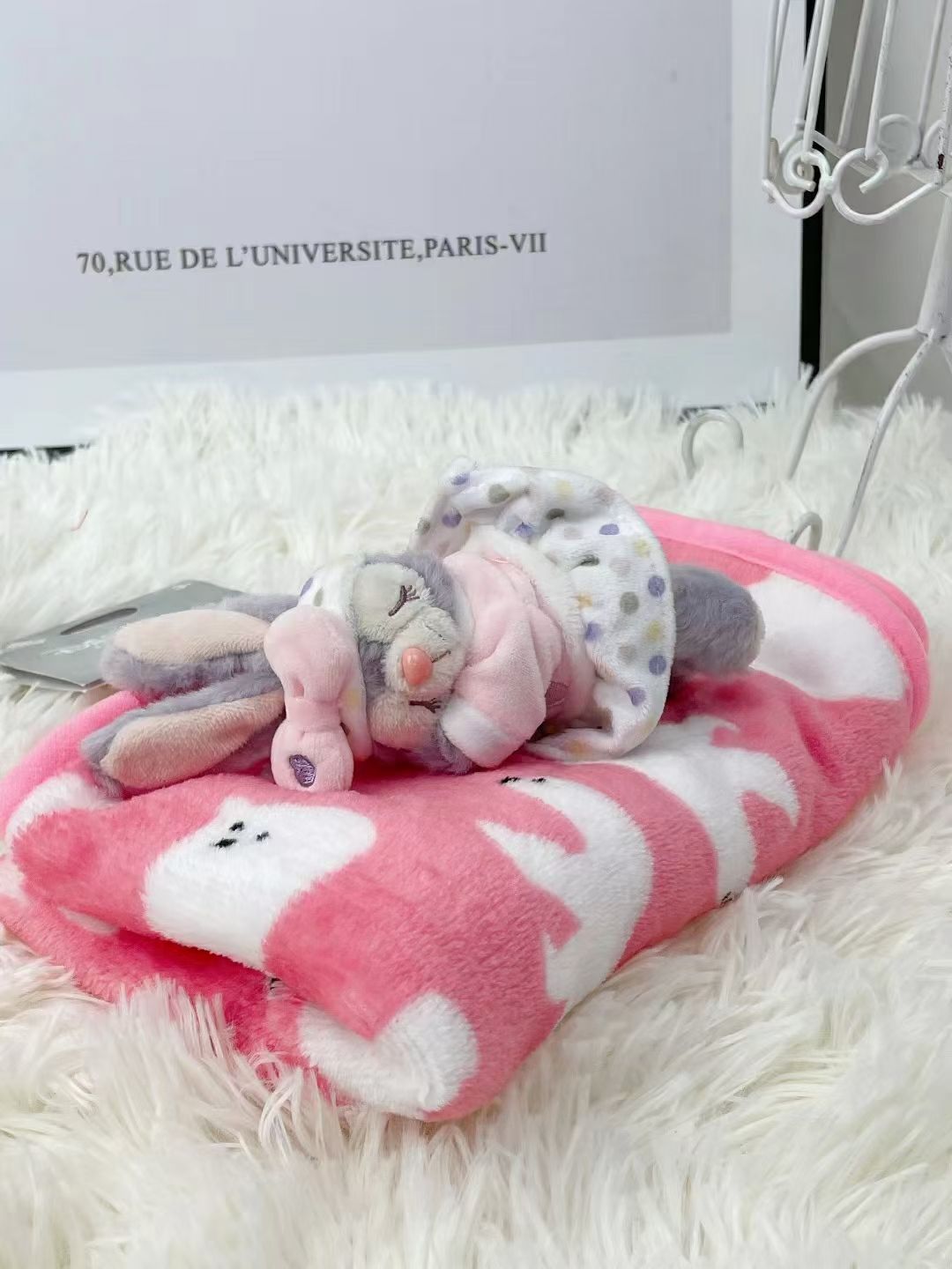 Single polar bear blanket quality is particularly good, the important thing is that the fabric is super comfortable multi-purpose [strong] do not miss the opportunity oh! Size: Small: 65x45cm