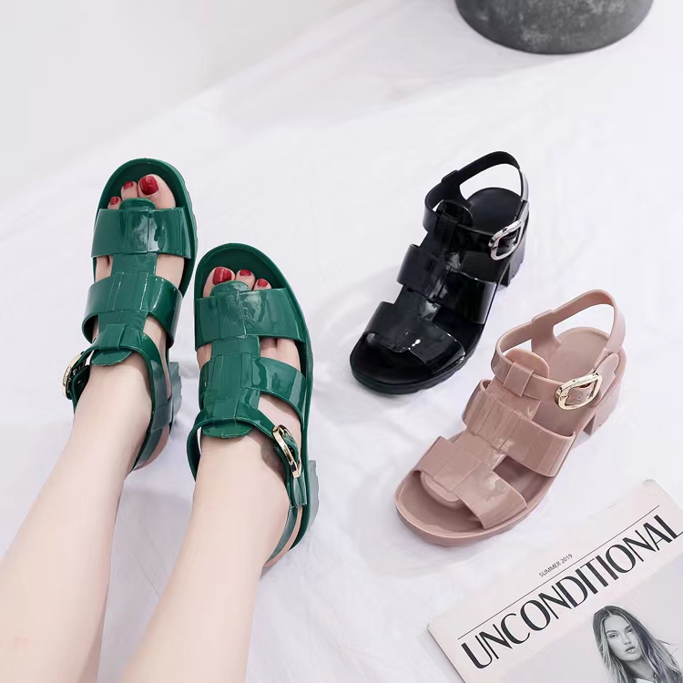 Summer girl trip belt bright face European and American jelly shoes plastic medium heel open toe thick heel buckle solid color sandals Roman sandals garden
