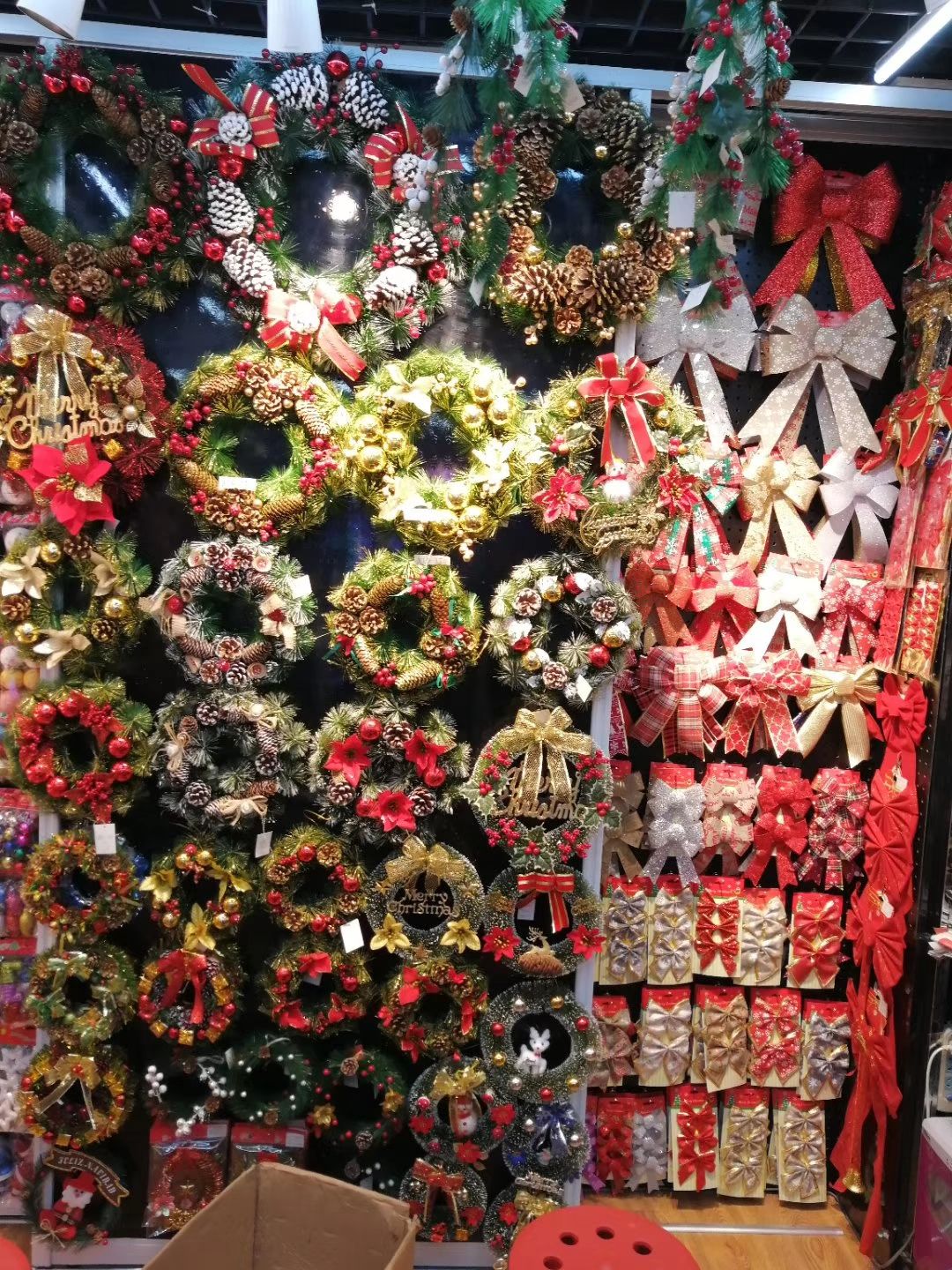 Thousands of Christmas gifts describe pic - 1