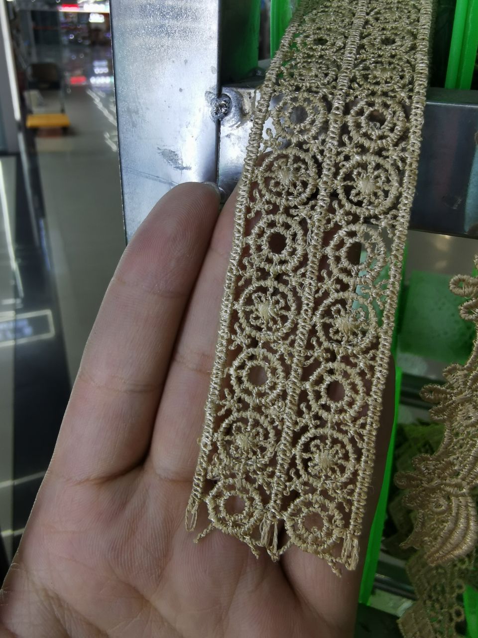 Lace 305