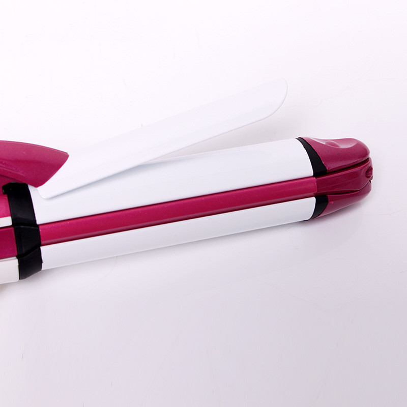 Foreign trade electric splint portable hair straightener curling iron Amazon cross-border new hair straightener mini curling iron Application Scenario
