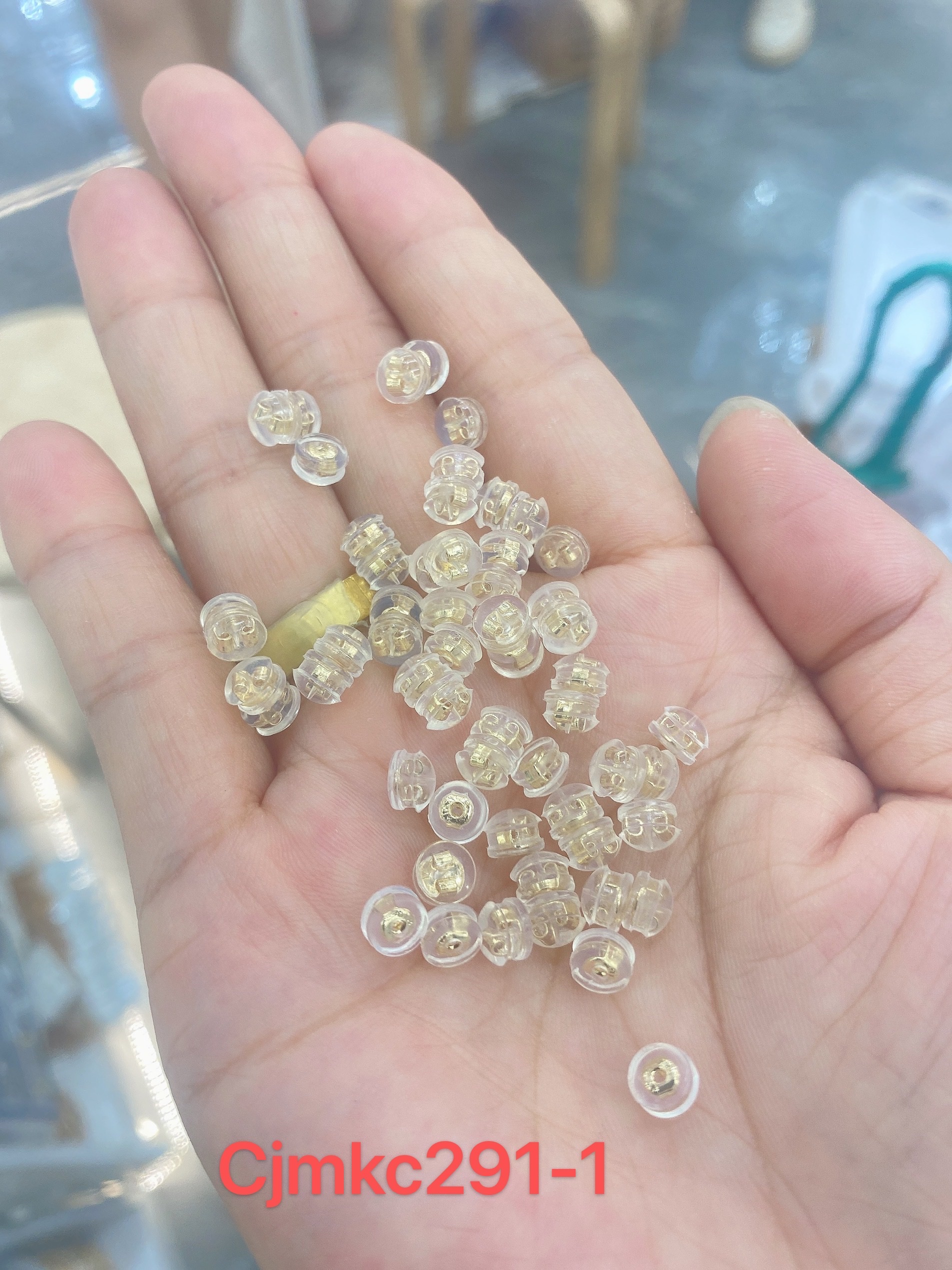 DIY earplugs for accessories full figure