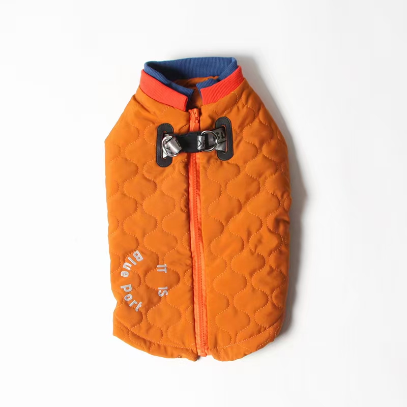 BP2022 Autumn/Winter - quilted cotton vest
Size: S/M/L/XL/XXL
Ingredients: Cotton 48%, polyester 52%
Color: Peacock Blue, army green, orange