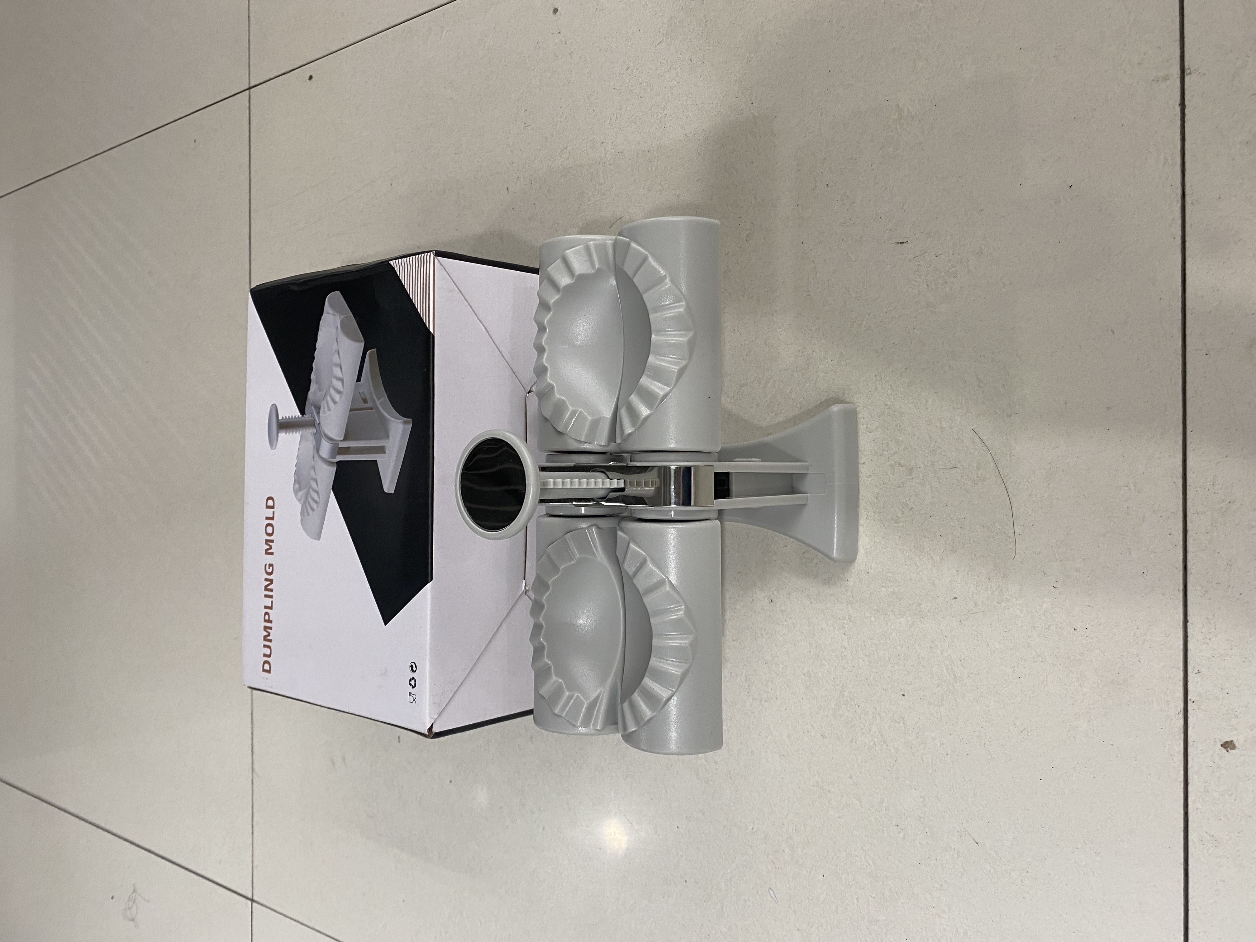 Automatic dumpling maker