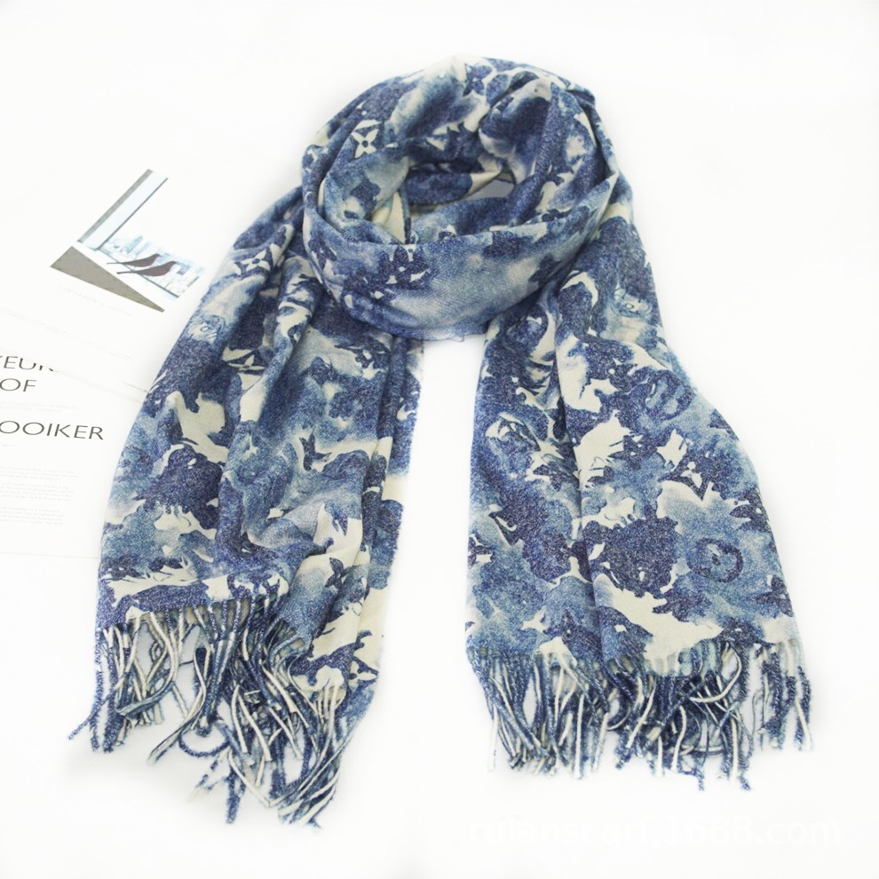 Autumn And Winter 2022 New Tie-Dyed Four-Leaf Clover Shawl Scarf Multi-Color Warm Leopard Print Fashion Scarf Application Scenario