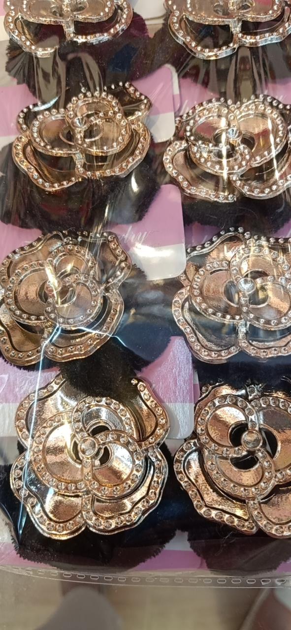 Sl195 Manufacturers Wholesale Hollow Set Pearl Set Diamond Heart Metal Button Round Pearl Alloy Button Coat Decorative Buckle details Picture