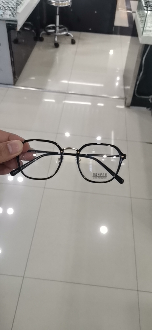 Nearsighted Frames, Flat Lenses, Sunglasses