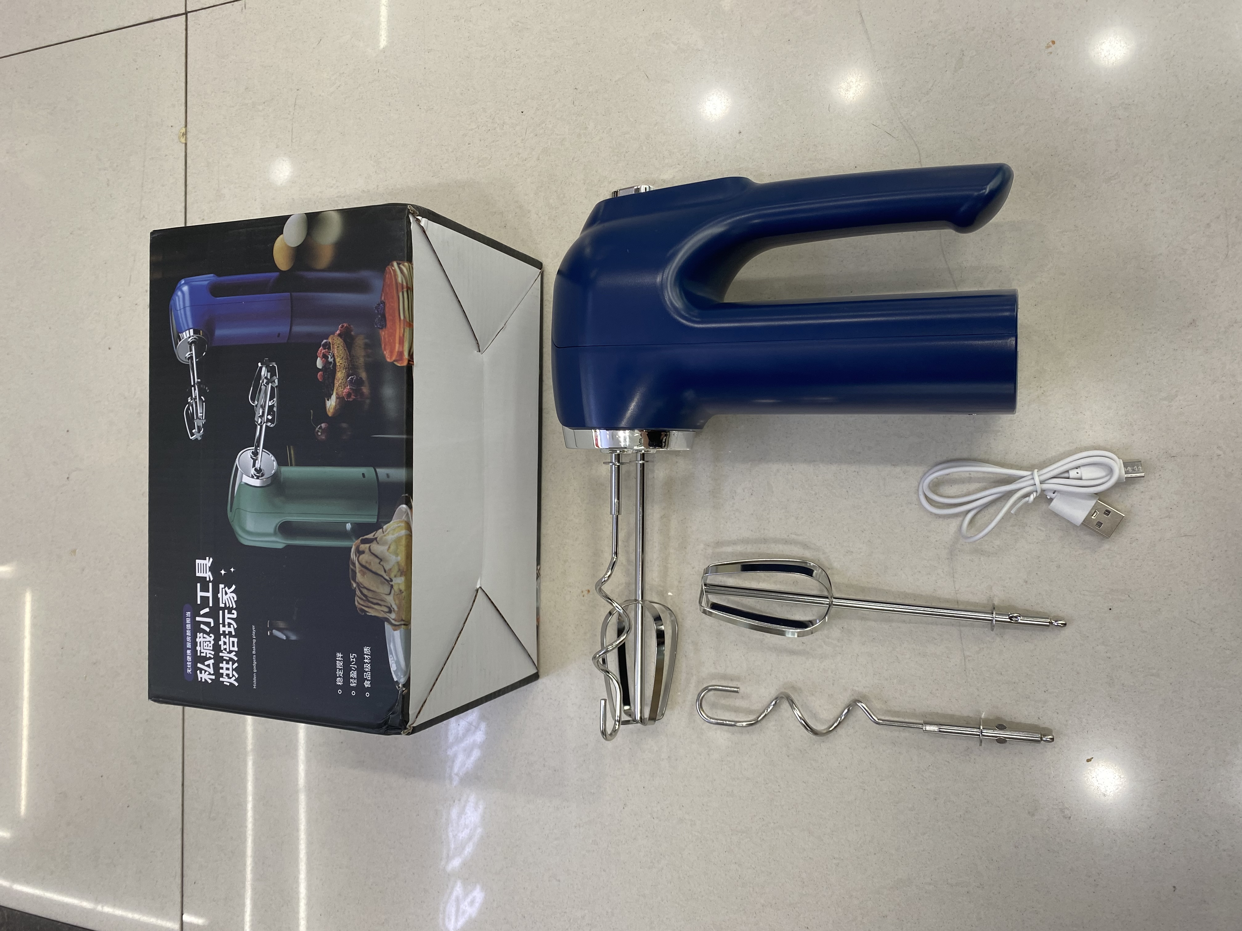 Double-ended egg beater