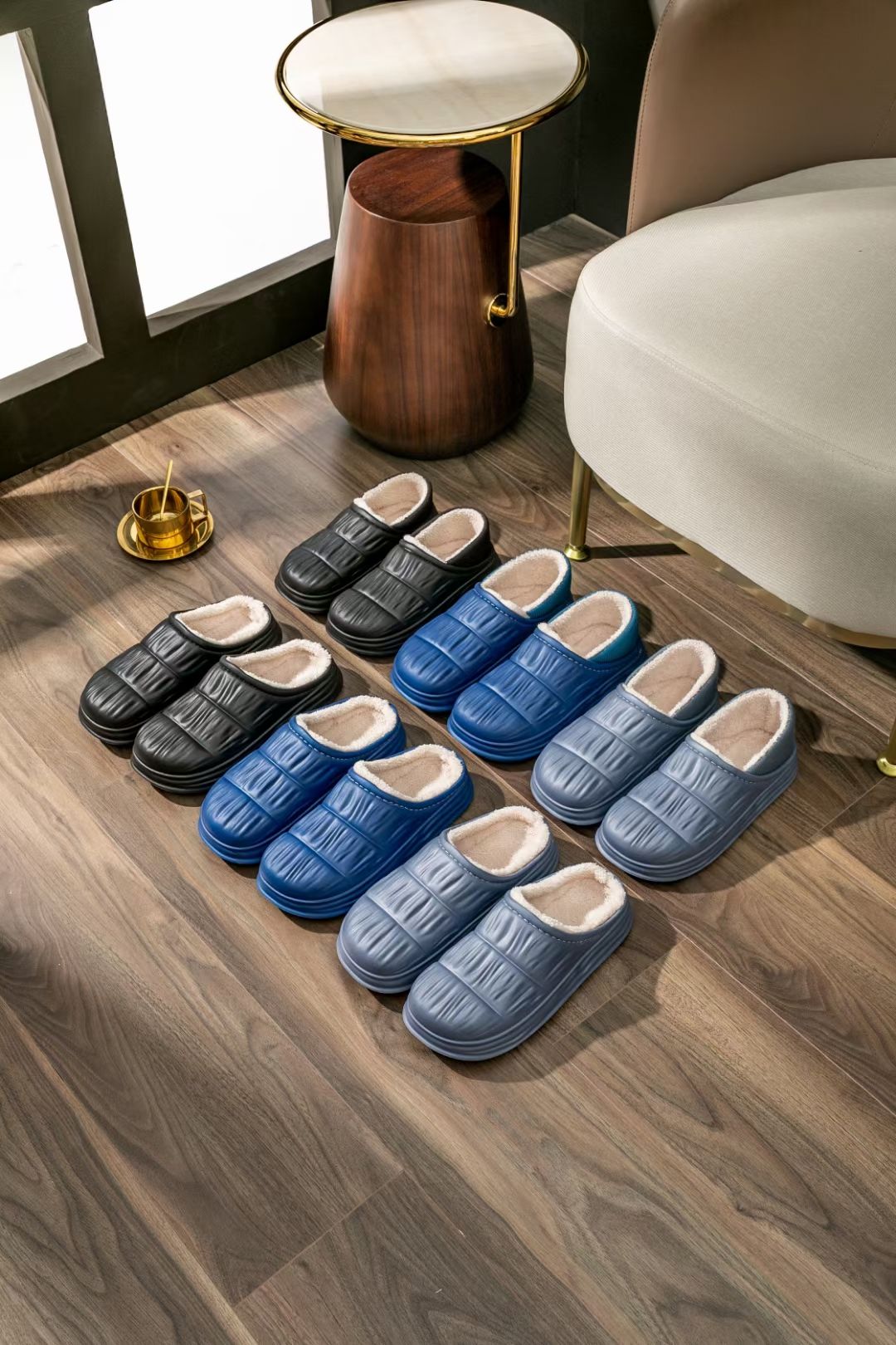 Fashionable home slipper thumbnail