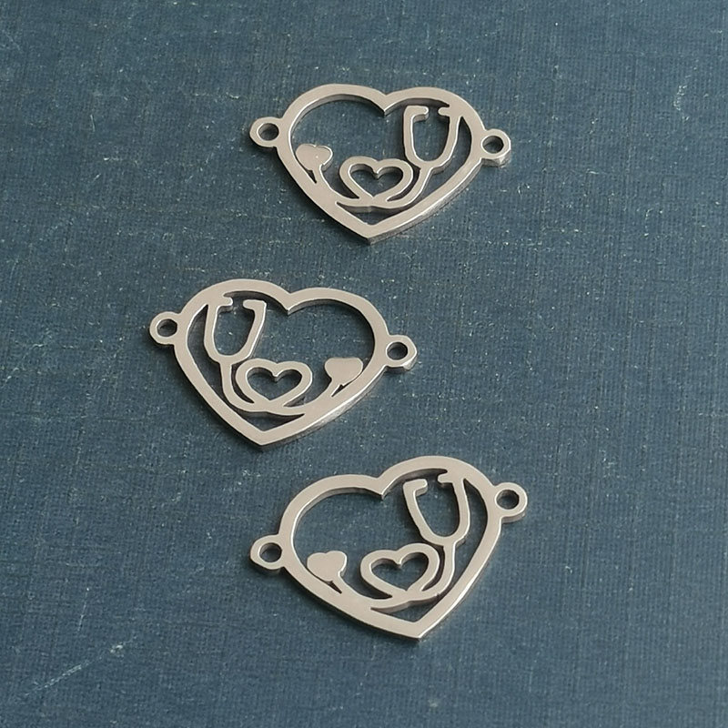 Titanium steel stainless steel hollow heart heart bracelet pendant Heart-shaped connector diy jewelry accessories