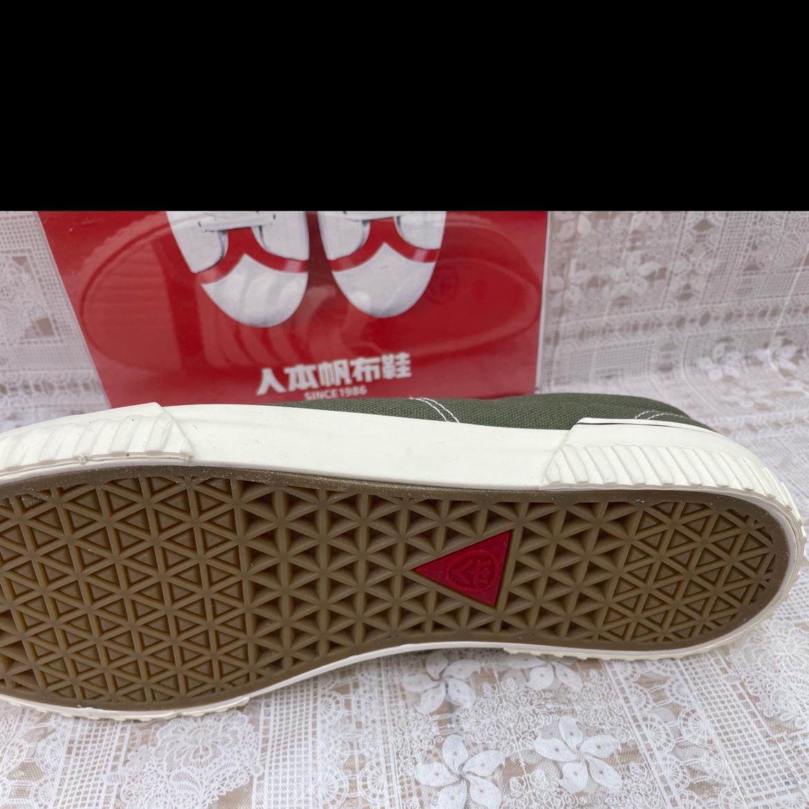 Human-oriented fashion versatile comfortable canvas shoes Application Scenario