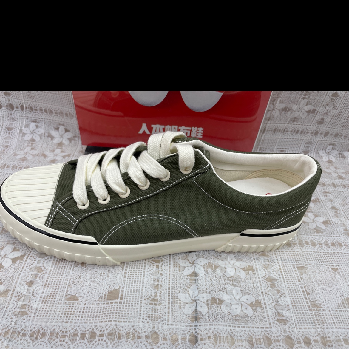 Human-oriented fashion versatile comfortable canvas shoes details Picture
