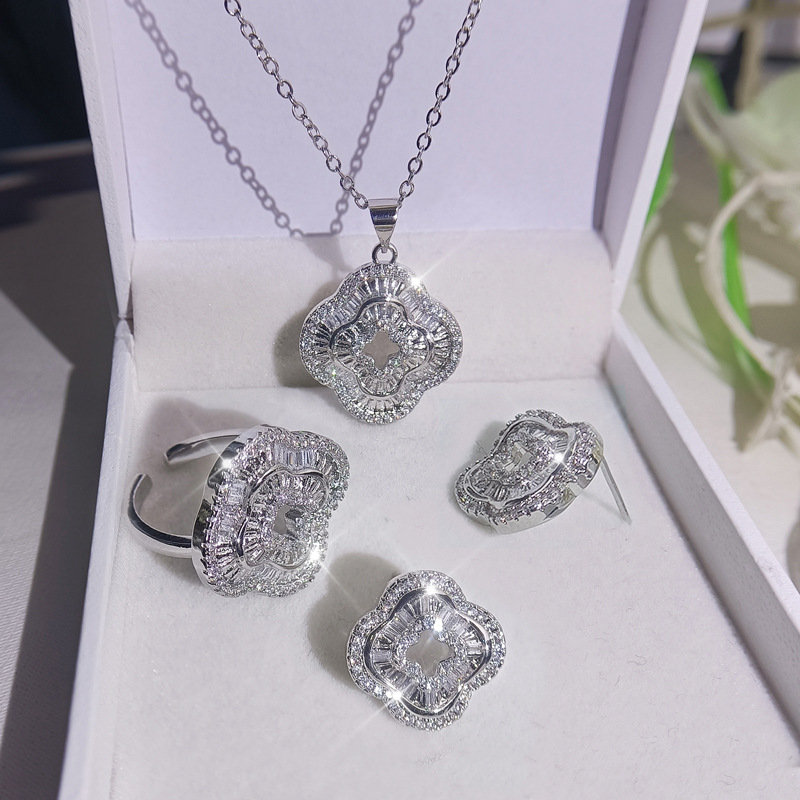 Diamond-studded micro-stud pendant collarbone necklace