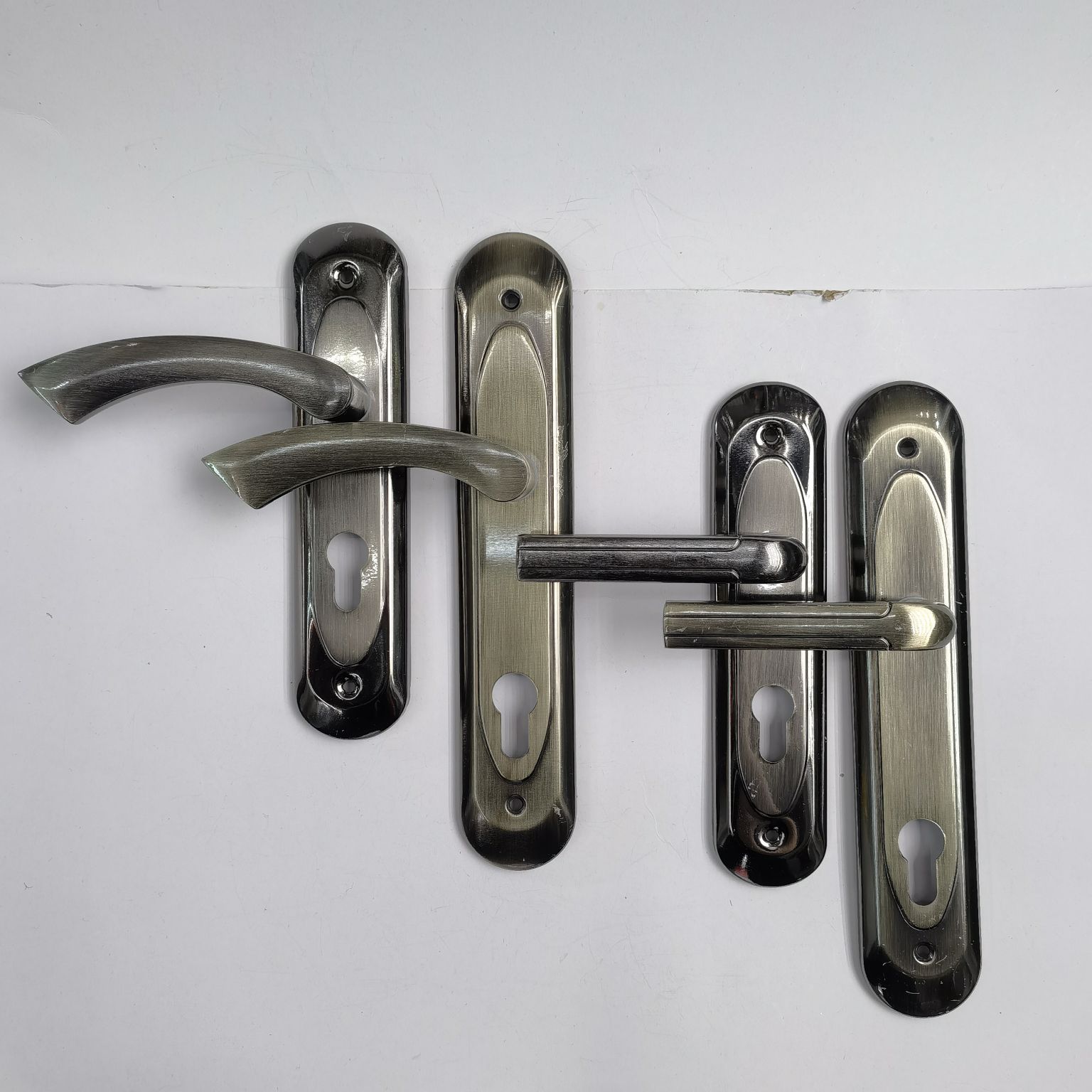 Hand lock household safety door solid wood door hand lock anti-theft door lock bedroom bathroom indoor wood door lock manufacturers wholesale simple silent conjoined room door lock Item Picture