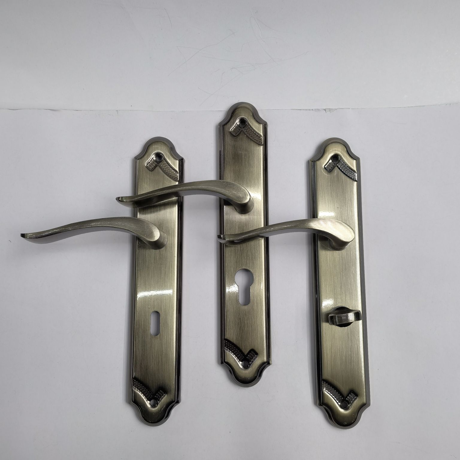 European door lock universal high-grade quiet household lock door lock indoor bedroom solid wood door amber door lock handle Application Scenario