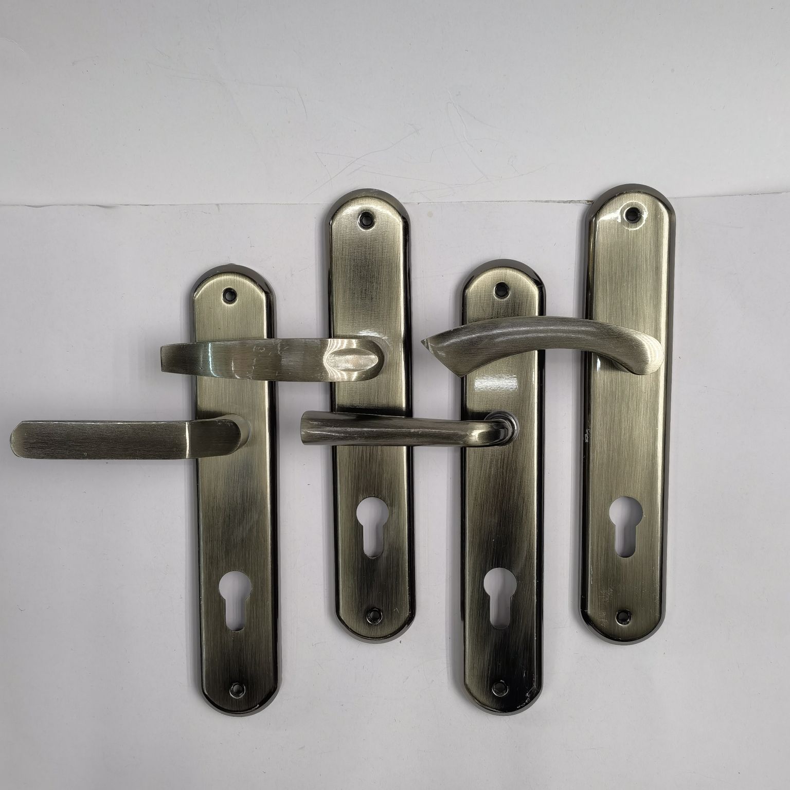 Hand lock household safety door solid wood door hand lock anti-theft door lock bedroom bathroom indoor wood door lock manufacturers wholesale simple silent conjoined room door lock full figure