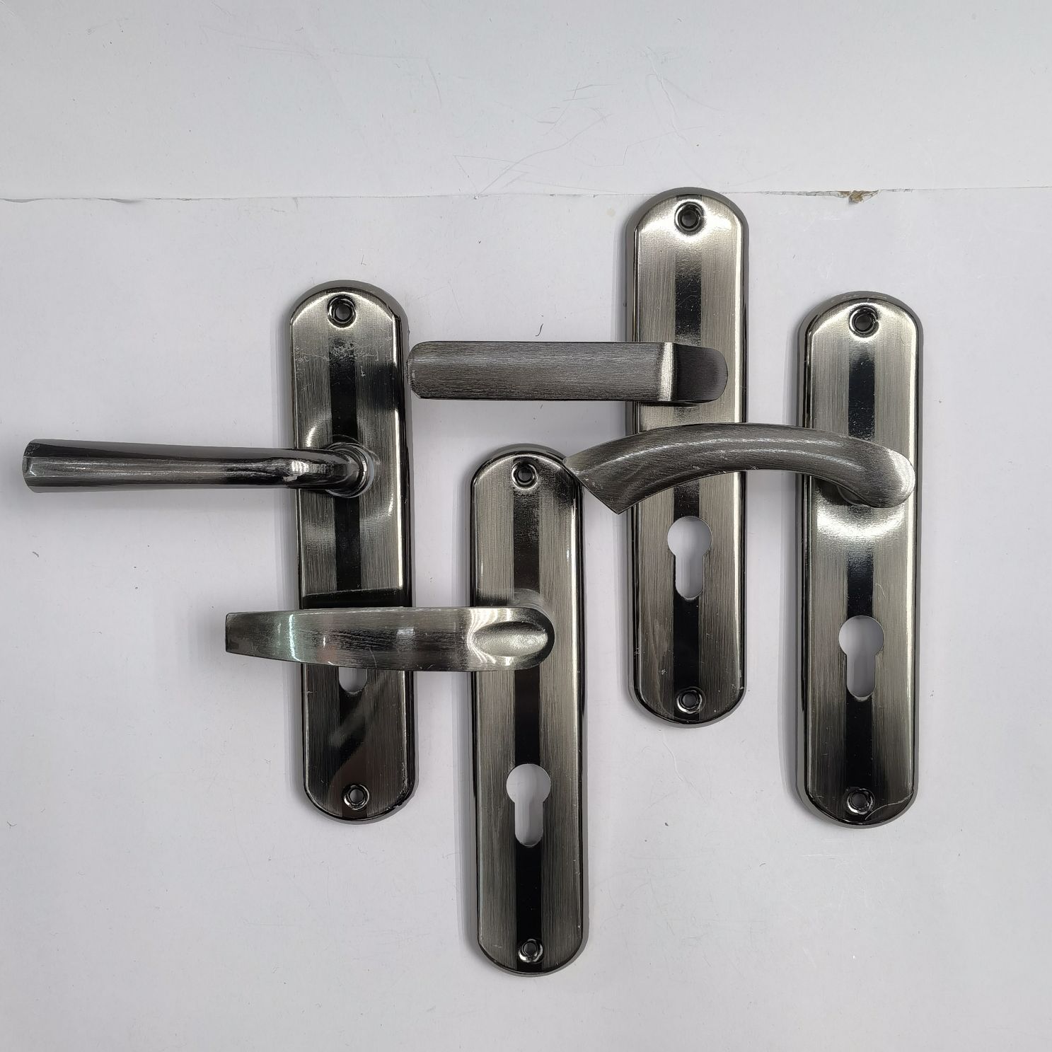 Hand lock household safety door solid wood door hand lock anti-theft door lock bedroom bathroom indoor wood door lock manufacturers wholesale simple silent conjoined room door lock details Picture