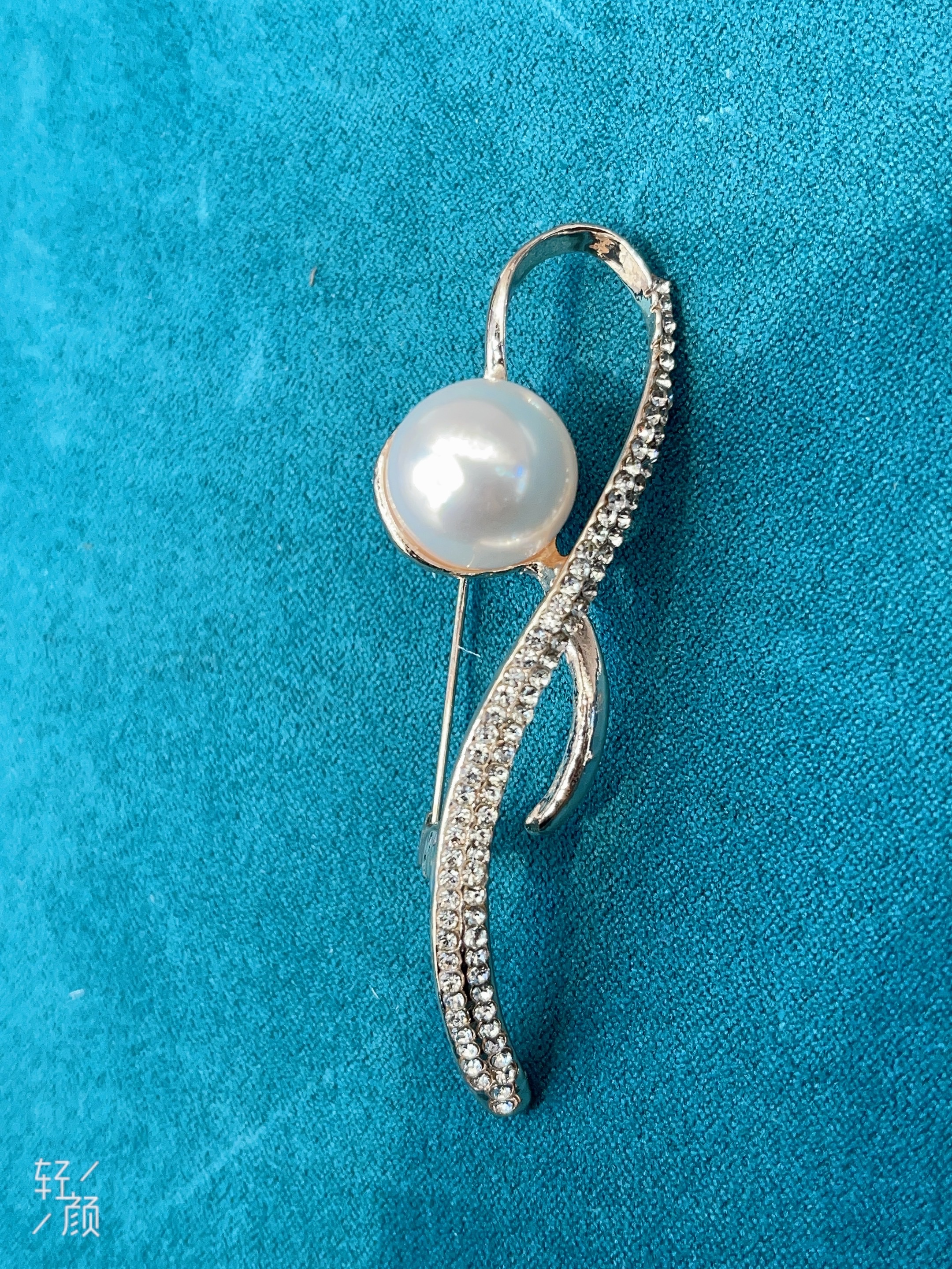 Single Pearl Brooch - Light Luxury Luxury Clothing Accessories Pearl Pin details Picture