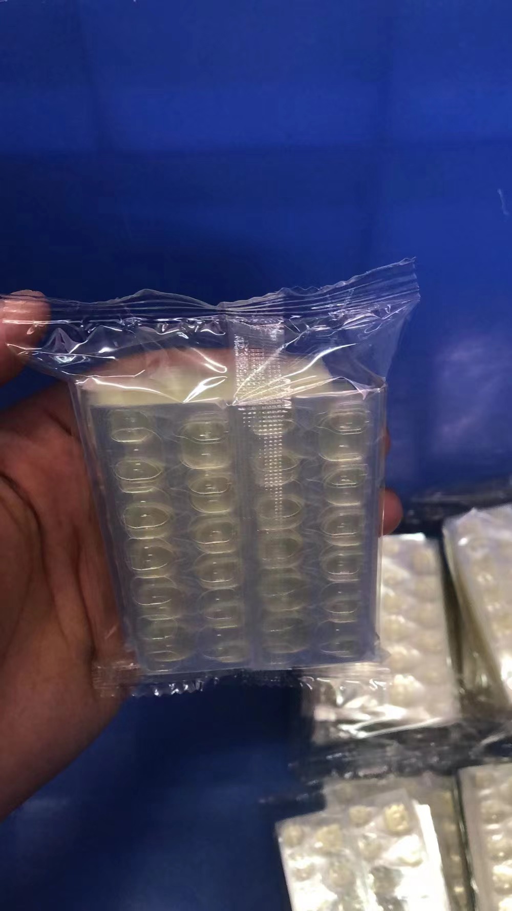热销美甲甲片专用背胶双面贴极粘防水24粒透明果冻胶指甲贴贴片 详情3