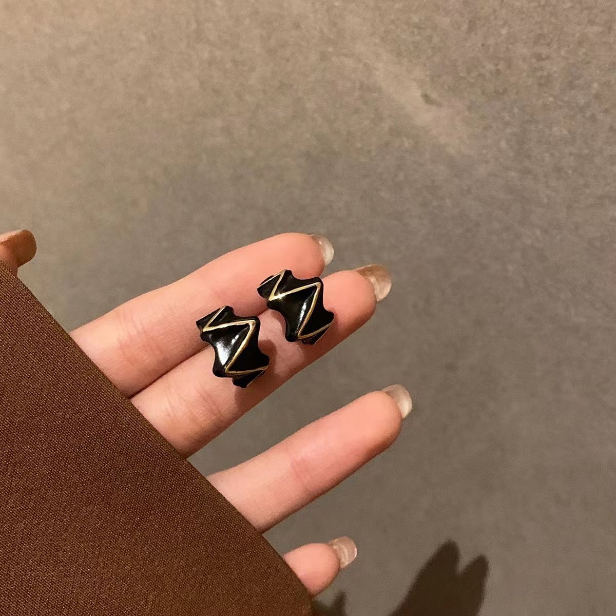 S925 Silver Needle Harbor Style Personality Geometric Line C-Word Stud Earrings Niche Design Sense High-Grade Sense Light Luxury Earrings