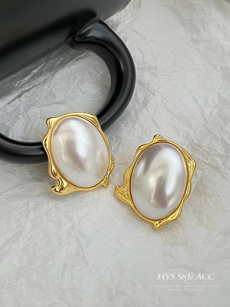 Wine And Lunch With The Same Big Pearl Earrings In The Western Wave Side Ear Clip Light Luxury Elegant Senior Sense Of Temperament Retro Earrings