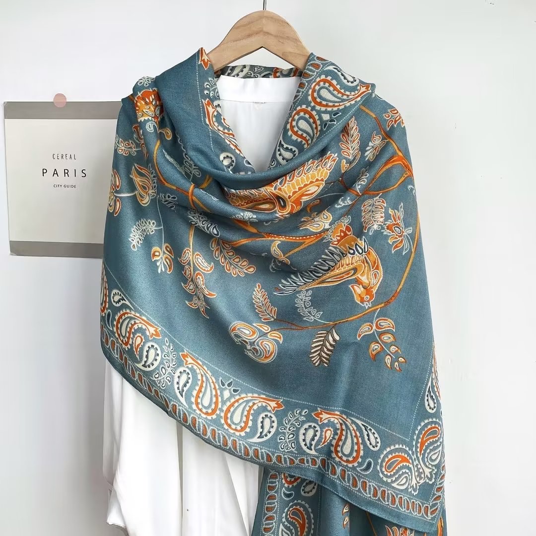 Explosive Korean Version Of Cotton And Linen Dual-Use Shawl Scarf Printed Cashew Female Spring Summer Autumn Winter Air Conditioning Room Subway Necessary Scarf Gentle Fashion Liu Shishi The Same Style Beach Photo Elegant Leisure Foreign Trade Europe And The United States Original Single Bun Head Application Scenario