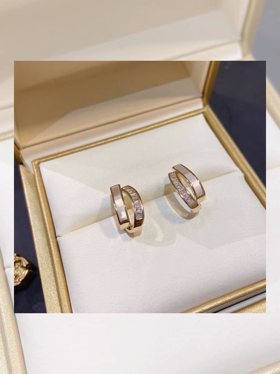 2022 New Fashion Shell Earrings Female Spring And Summer Minority Sterling Silver Earrings South Korea Dongdaemun High-Grade Sense Light Luxury Earrings Application Scenario