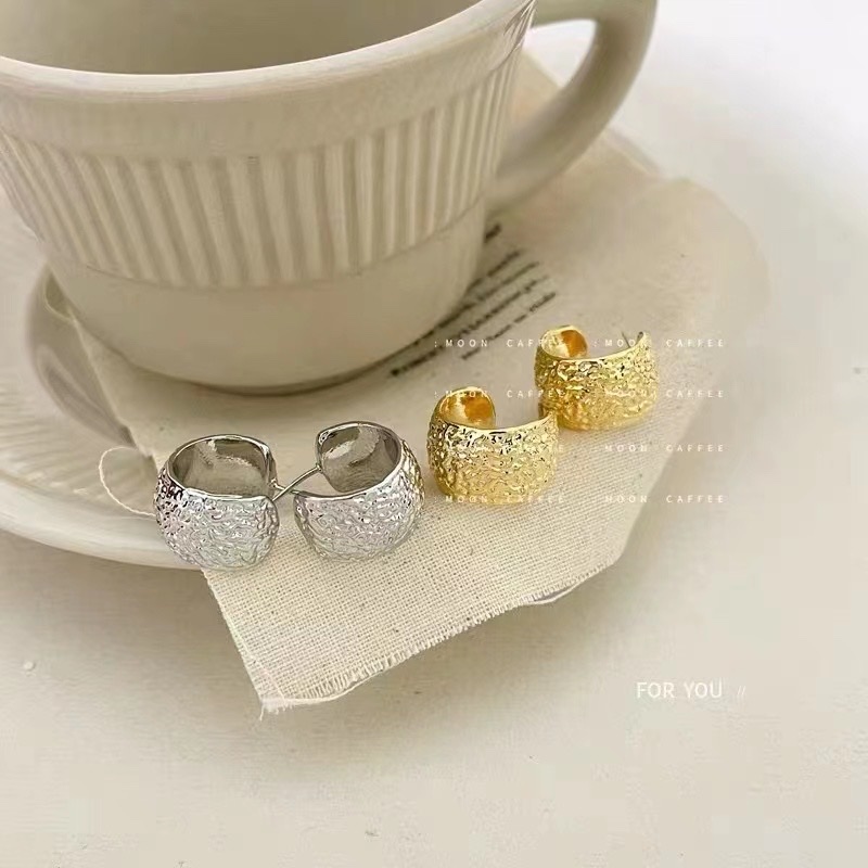This Year's New Unique Silver Ruffled Hoop Earrings For Female Niche Design Feel High-Grade Cold Wind