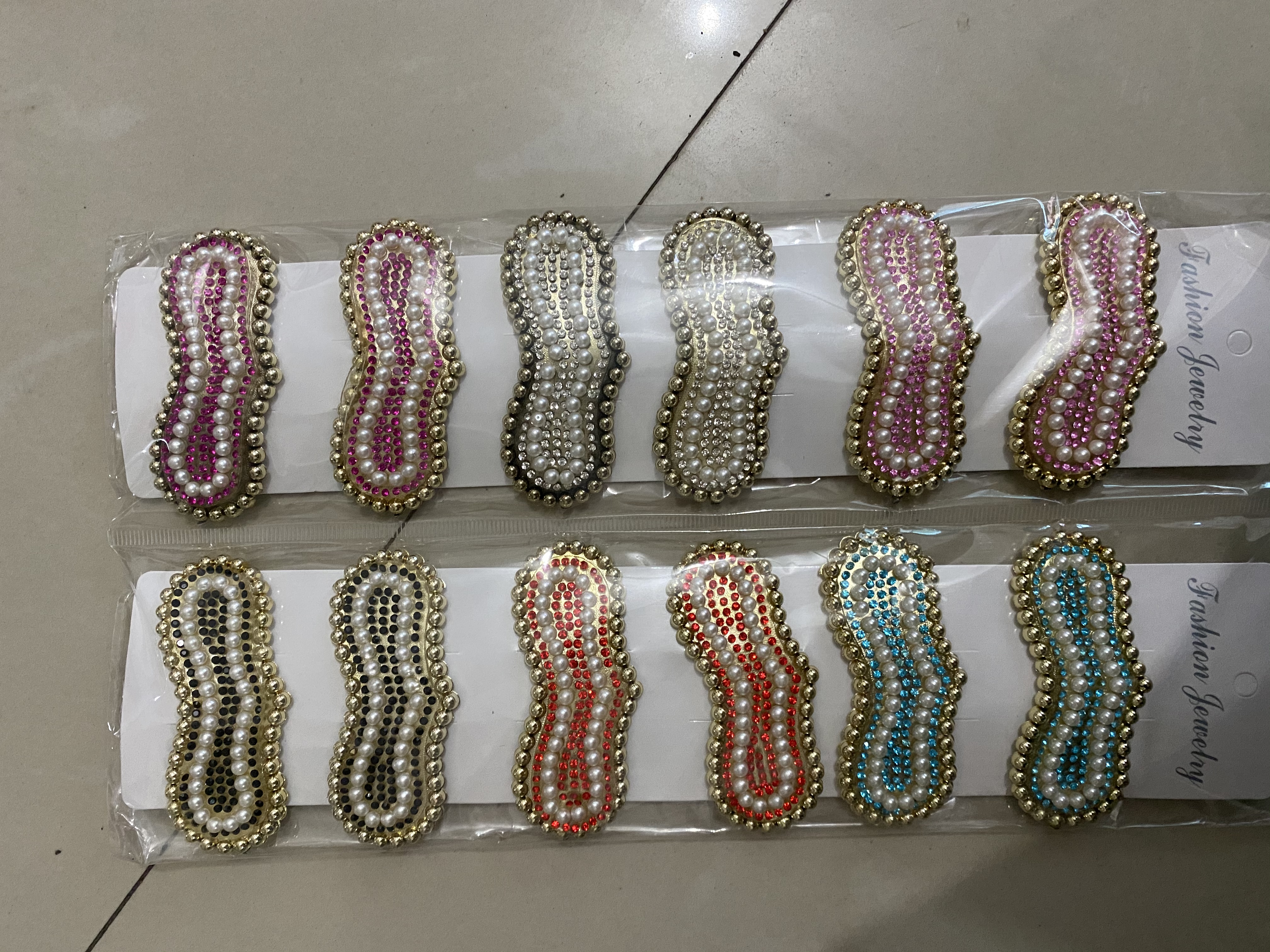 Middle East foreign trade bulk pearl plus drill BB clip style novel, pressure hair accessories South Korean pearl hair clip net red hollowed-out metal side clip with bangs clip headdress simple one word clip