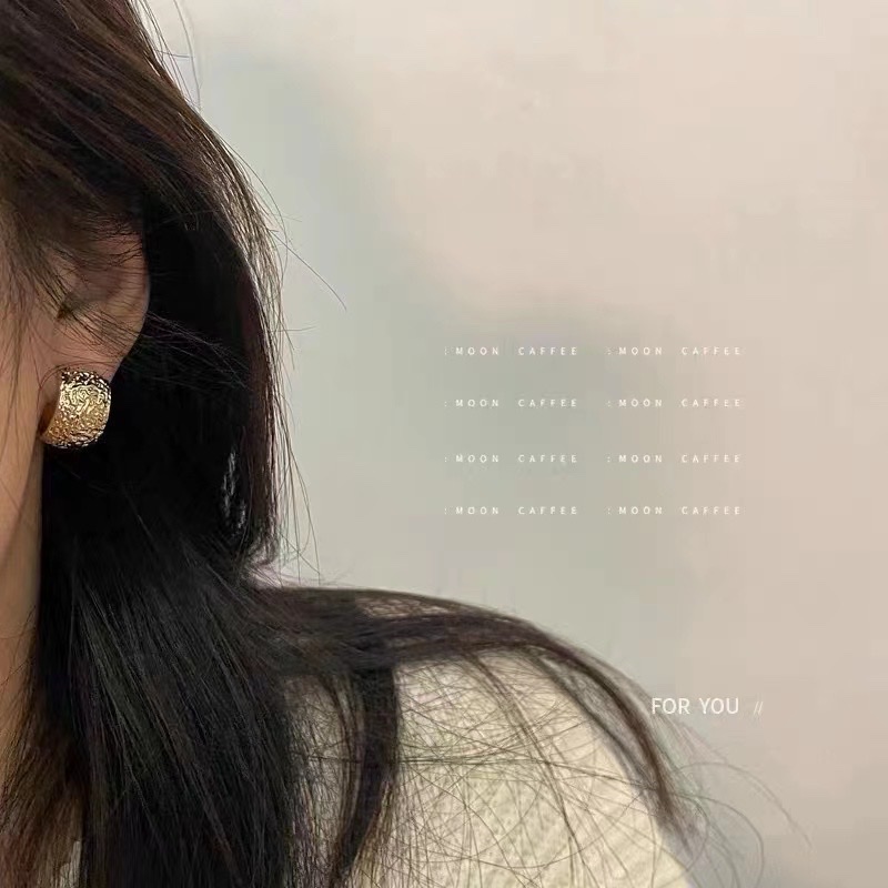This Year's New Unique Silver Ruffled Hoop Earrings For Female Niche Design Feel High-Grade Cold Wind Application Scenario