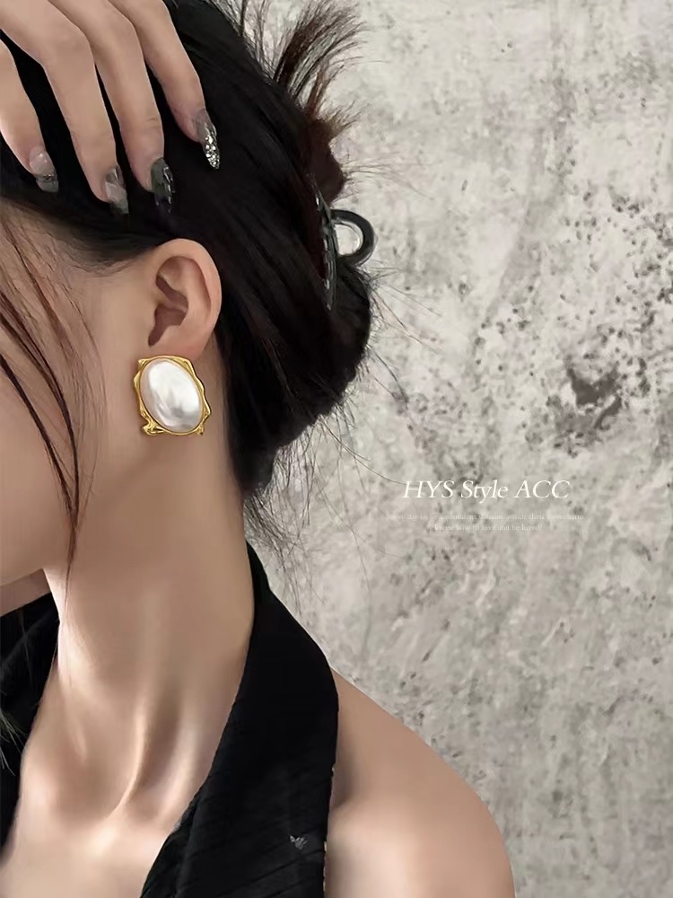 Wine And Lunch With The Same Big Pearl Earrings In The Western Wave Side Ear Clip Light Luxury Elegant Senior Sense Of Temperament Retro Earrings Specification drawing