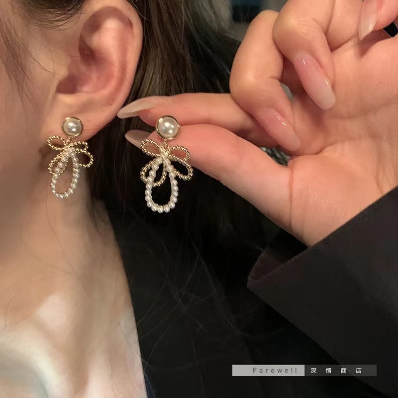 French Retro Pearl Bow Earrings For Women 2022 Autumn And Winter New Hong Kong Wind Light Luxury Niche Design Earrings details Picture