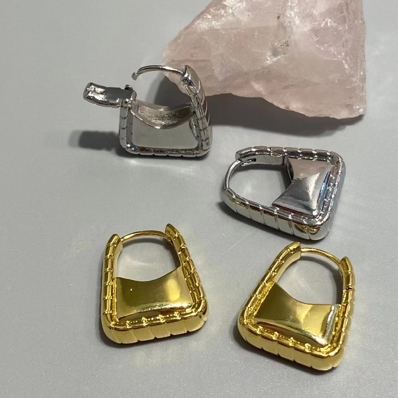 Europe And The United States Cross-Border Metal Wind Geometry Earrings Light Luxury Personality Smooth Ear Buckle High Quality Earrings Jewelry Female