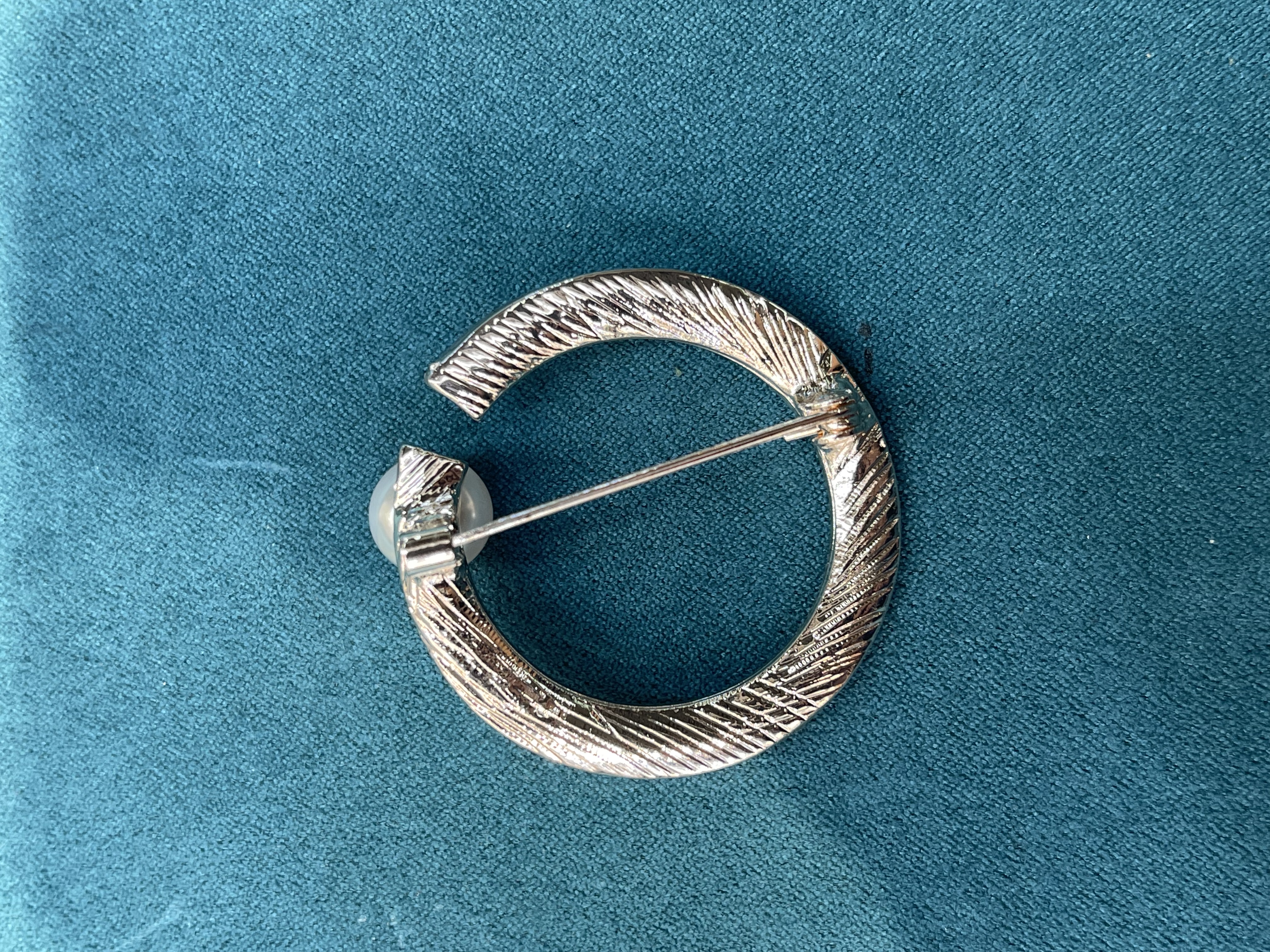 C Brooch - Light Luxury High-End Clothing Accessories Pearl Pin Specification drawing
